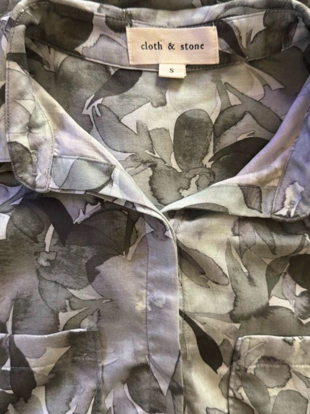 Cloth & Stone Tencel Floral Button Down Blouse Sage Gray Small Soft Luxe - Picture 4 of 5
